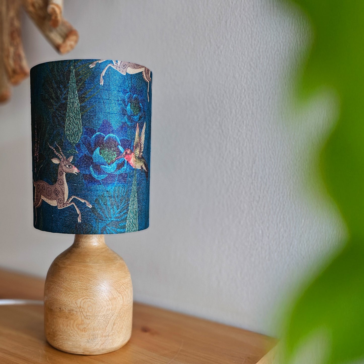 Antelope silk lamp