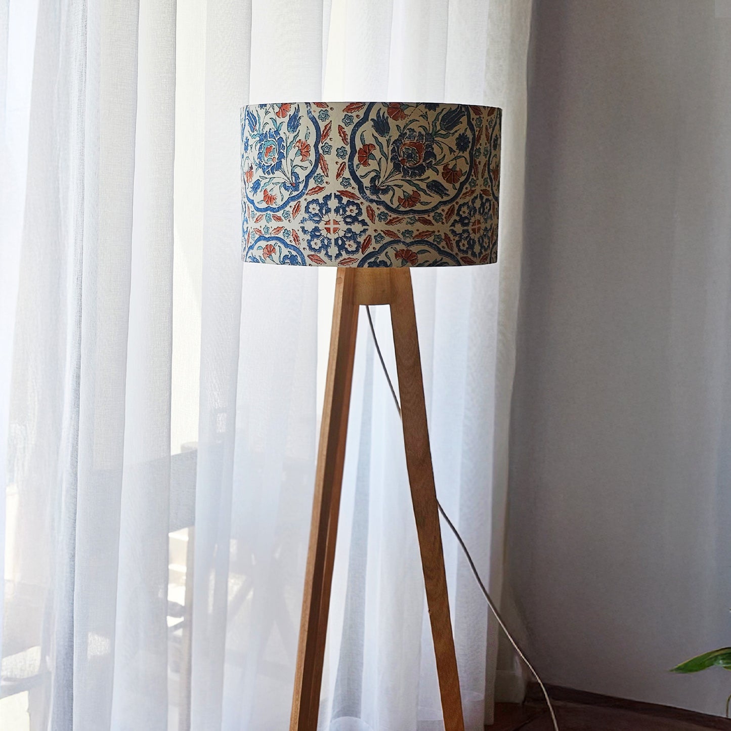 Blue Dahlia floor lamp