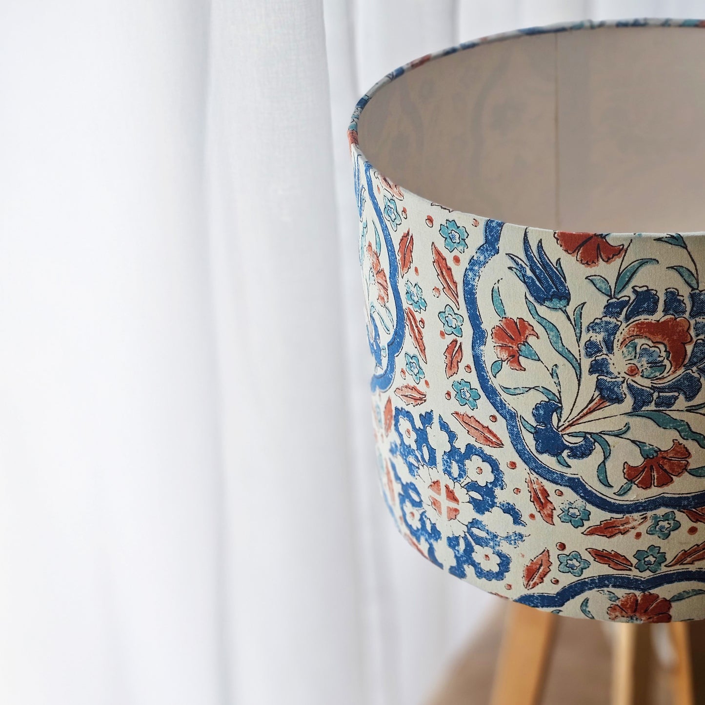 Blue Dahlia side lamp