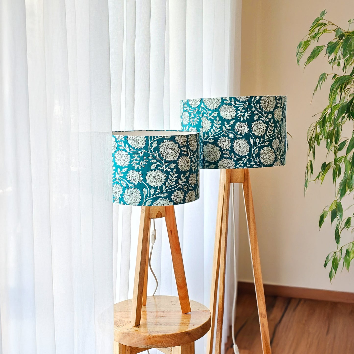 Green marigold floor lamp